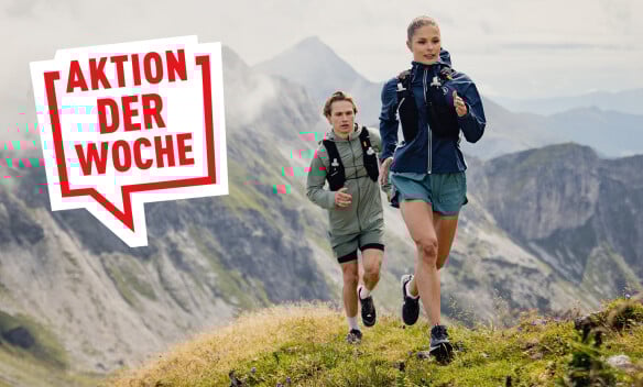 Zwei Personen beim Trailrunning in den Bergen.