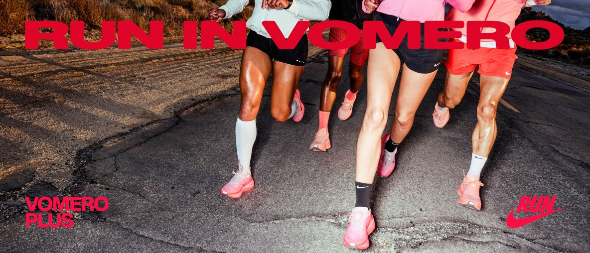 Eine Gruppe beim Lauf mit Nike Vomero Laufschuhen.