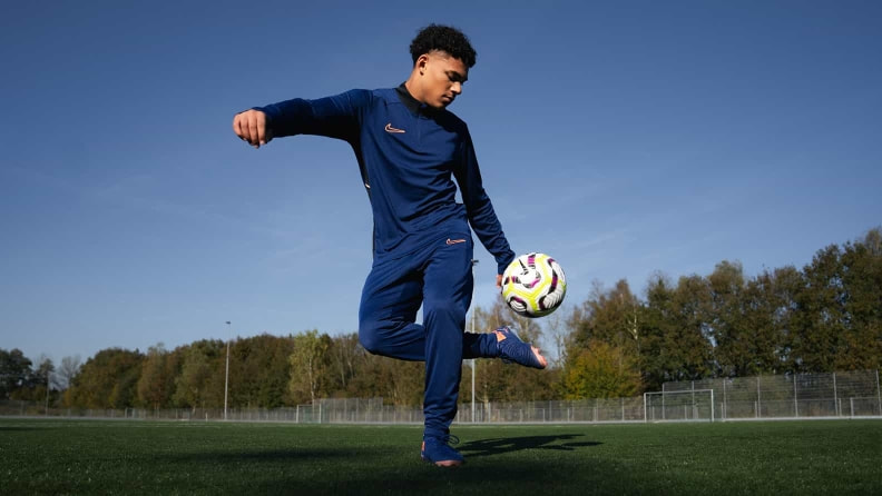 Fußballtraining mit Trainingskleidung von Nike.