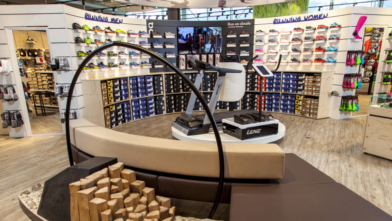 INTERSPORT Okay Vomp – Schuhteststrecke in der Outdoor-Abteilung.