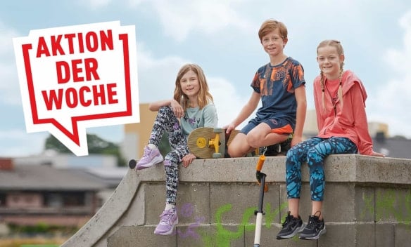 Drei Kinder sitzen auf einer Mauer. Daneben eine Sprechblase "Aktion der Woche".