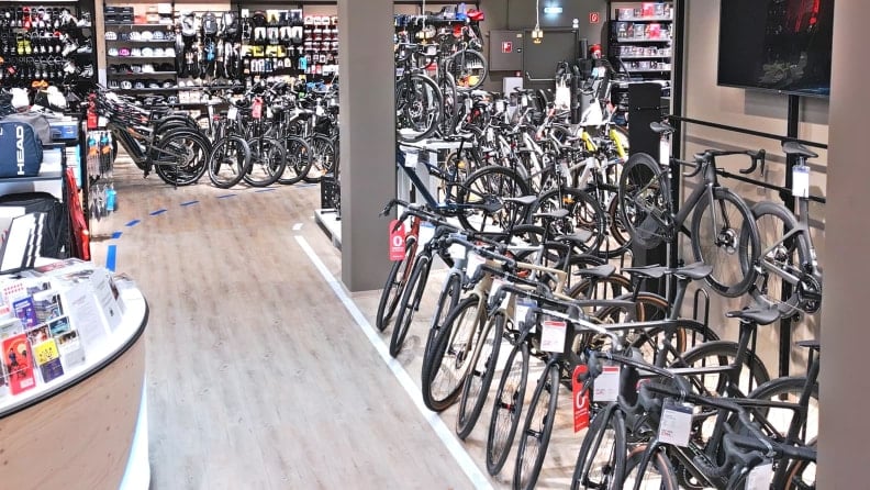 Bikeabteilung von INTERSPORT Pötscher Mauthausen mit einer großen Auswahl an Fahrrädern.