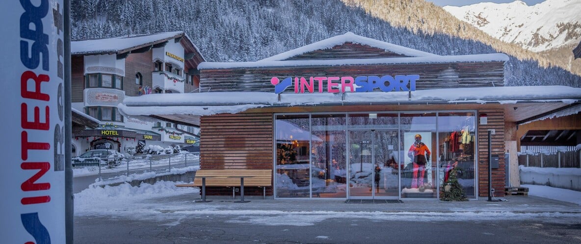 INTERSPORT Martin Milders – Außenansicht im Winter.