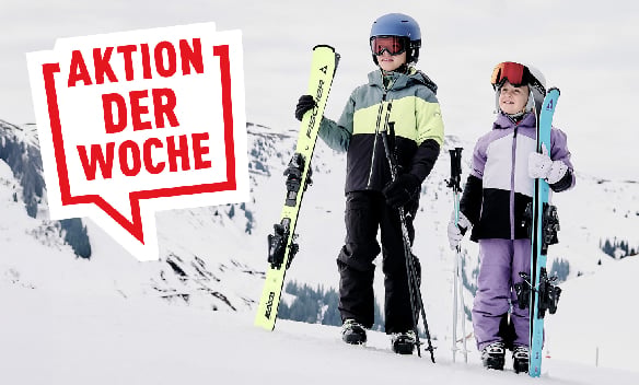 Zwei Kinder mit Skiern und Skistöcken vor verschneiter Berglandschaft, daneben der Schriftzug AKTION DER WOCHE