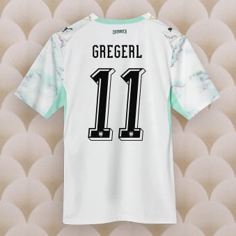 Ein weißes Österreich-Fußballtrikot mit dem Namen Gregerl und Nummer 11.