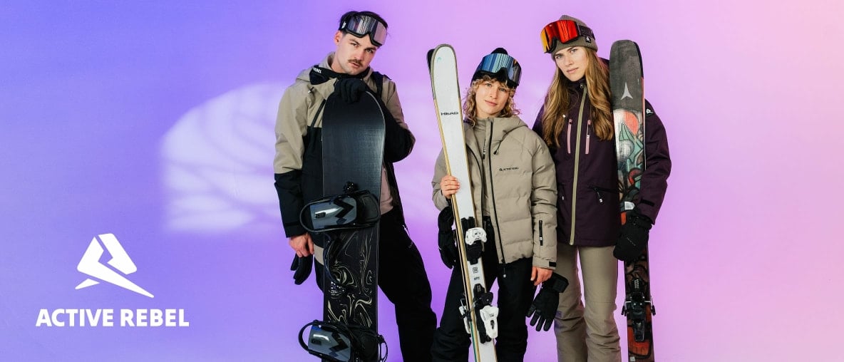 Drei Wintersportler in Winterkleidung von Active Rebel mit Ski und Snowboard.
