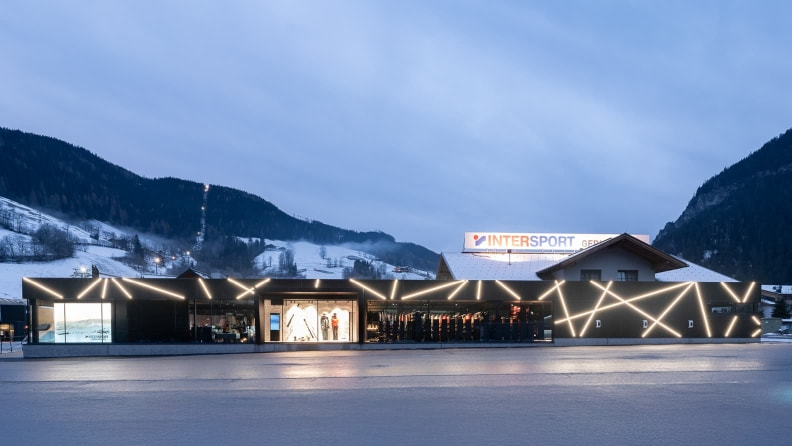 Außenansicht des INTERSPORT Gerhardter Reiteralm Shops.