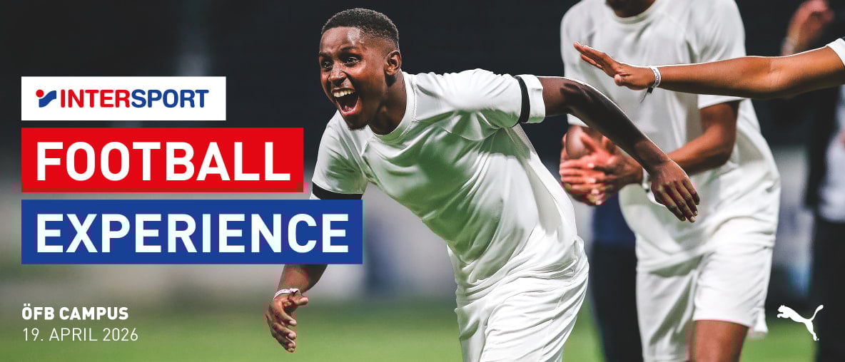 Fußballspieler jubelt auf dem Platz bei Intersport Football Experience im ÖFB Campus am 19. April 2026