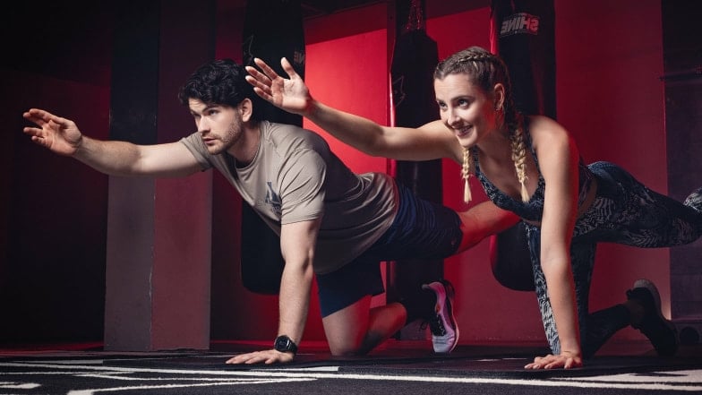 Bird Dog oder Diagonalstreckung wird hier geübt.