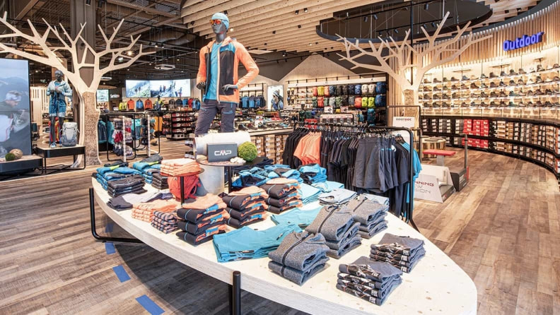 Die große Outdoorabteilung von INTERSPORT Pilz Spittal an der Drau.