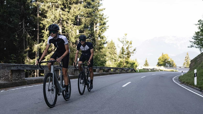 Kraft sparen im Windschatten beim Rennradfahren.