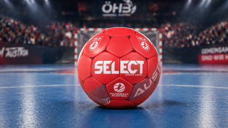 offizieller Österreichischer Handball auf einem Handballfeld