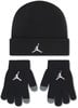 Schwarze Jordan Mütze und Handschuhe mit Jumpman-Logo.
