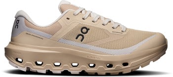 Beige ON Laufschuhe mit CloudTec-Technologie und Swiss Engineering Schriftzug.