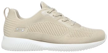 Bézs textil női sportcipő fehér talppal és Skechers logóval.