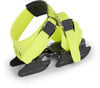 Schneeschuhe mit verstellbaren Riemen und schwarzer Sohle.