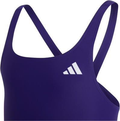 Lila Badeanzug mit weißem Adidas-Logo und gekreuzten Trägern. Lila Badeanzug mit weißem Adidas-Logo und gekreuzten Trägern.