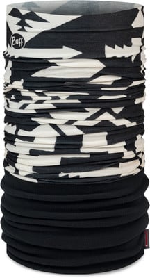 Schwarz-weißer Schlauchschal mit geometrischem Muster und schwarzem Fleece-Unterteil. Schwarz-weißer Schlauchschal mit geometrischem Muster und schwarzem Fleece-Unterteil.