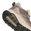 Barna Adidas Terrex túracipő talpának és oldalának részlete.