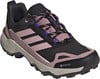 Damen-Wanderschuh von Adidas Terrex in Schwarz mit rosa und lila Akzenten.