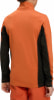 Rückansicht eines orangefarbenen Pullovers mit schwarzen Ärmeln und Kontrastnähten.