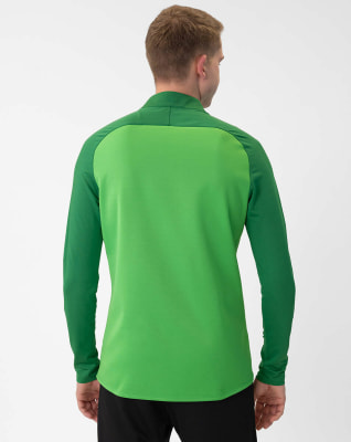 Rückansicht eines Mannes in einer leuchtend grünen Sportjacke mit langen Ärmeln. Rückansicht eines Mannes in einer leuchtend grünen Sportjacke mit langen Ärmeln.