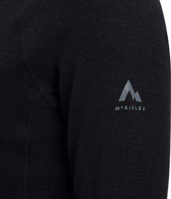 Schwarzes Herren-Sweatshirt mit McKinley-Logo auf dem Ärmel. Schwarzes Herren-Sweatshirt mit McKinley-Logo auf dem Ärmel.