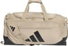 Eine beige Adidas Sporttasche mit großem Logo und Riemen.
