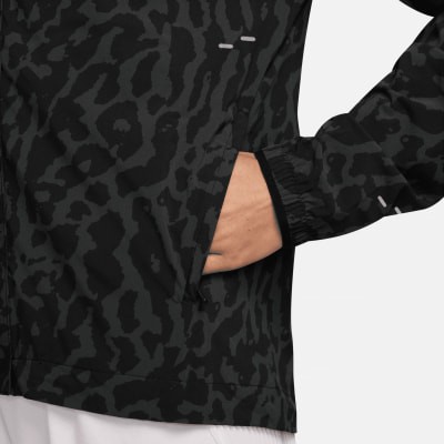 Nike SWIFT NVLT DF női futókabát