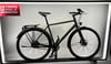 Grünes Citybike mit Riemenantrieb und Gepäckträger.
