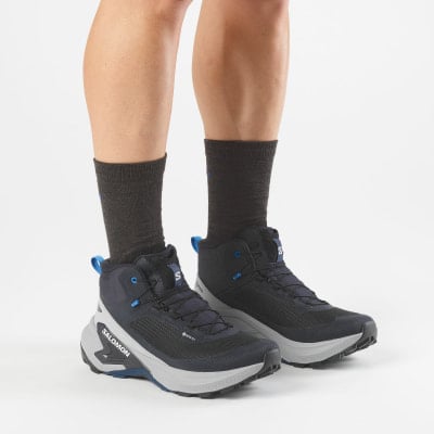 Herren-Knöchel-Wanderschuhe von Salomon mit GORE-TEX-Membran in Dunkelblau. Herren-Knöchel-Wanderschuhe von Salomon mit GORE-TEX-Membran in Dunkelblau.