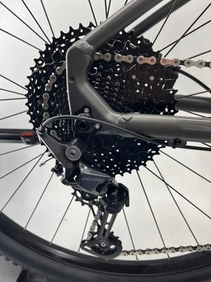 Ein Fahrrad-Schaltwerk mit Kassette und Kette. Ein Fahrrad-Schaltwerk mit Kassette und Kette.
