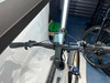Lenker eines E-Bikes mit Bosch-Display und Klingel.