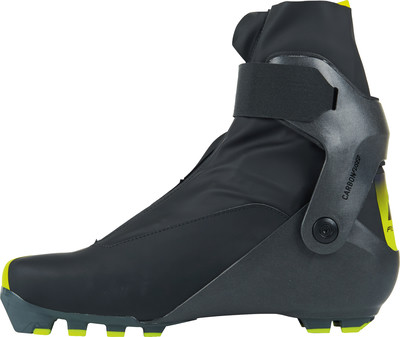 Schwarzer Langlaufschuh mit Carbonrahmen und gelben Akzenten. Schwarzer Langlaufschuh mit Carbonrahmen und gelben Akzenten.