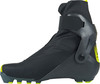 Schwarzer Langlaufschuh mit Carbonrahmen und gelben Akzenten.