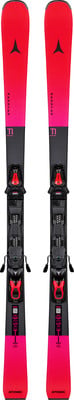 Atomic-Ski mit schwarzen Bindungen und rot-pinkem Design. Atomic-Ski mit schwarzen Bindungen und rot-pinkem Design.