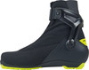 Schwarzer Fischer Langlaufschuh mit neongelber Sohle und Kunststoffverschluss.