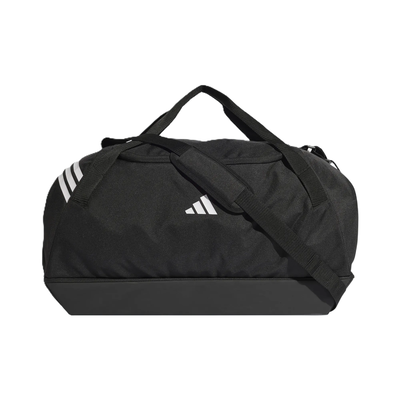 Schwarze Adidas Sporttasche mit weißen Streifen und Logo. Schwarze Adidas Sporttasche mit weißen Streifen und Logo.