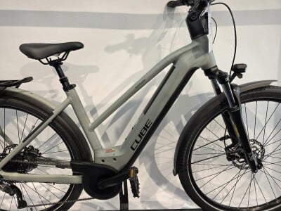 Cube Kathmandu Hybrid One 50cm