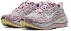 Rosa Nike Laufschuhe mit weißem Swoosh und gelber Sohle.