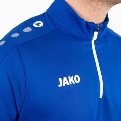 Blaue Sportjacke mit weißem Reißverschluss und JAKO-Logo. Blaue Sportjacke mit weißem Reißverschluss und JAKO-Logo.