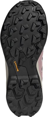 Schuhsohle eines Wanderschuhs mit ausgeprägtem Profil und Continental-Logo. Schuhsohle eines Wanderschuhs mit ausgeprägtem Profil und Continental-Logo.