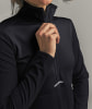 Detail einer Damen-Fleecejacke in Schwarz mit ORTOVOX-Logo und Reißverschluss.