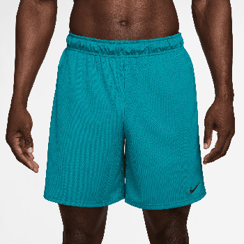 Nike Herrenshorts mit elastischem Bund und Logo.