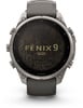 Graue Garmin Fenix 9 Pro Smartwatch mit topografischem Zifferblatt.