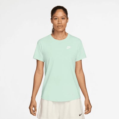 Nike Club Essentials T-Shirt
