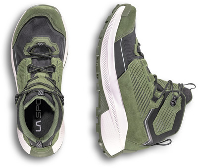 Grüne Wanderschuhe mit schwarzen und weißen Akzenten, Schnürung und robuster Sohle. Grüne Wanderschuhe mit schwarzen und weißen Akzenten, Schnürung und robuster Sohle.