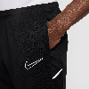 Schwarze Nike Sporthose mit weißem Logo und weißen Seitenstreifen.