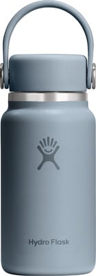 Blaue Hydro Flask Flasche mit Henkel und Logo. Blaue Hydro Flask Flasche mit Henkel und Logo.