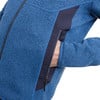 Blaue Jacke mit dunkelblauem Einsatz und Reißverschluss.